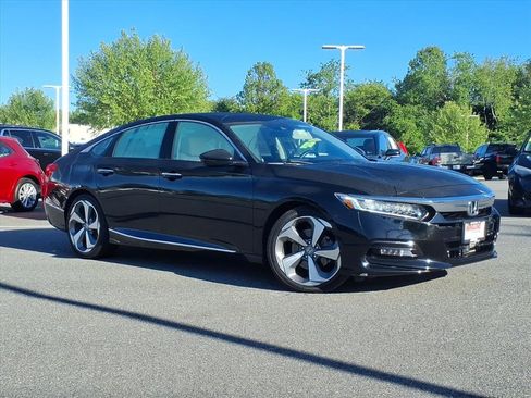 Used 2018 Honda Accord Touring image 1