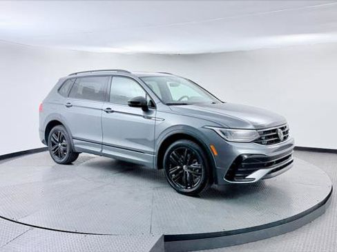 Used 2022 Volkswagen Tiguan SE R-Line FWD image 11