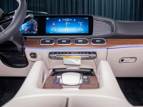 New 2026 Mercedes-Benz GLS 580 4MATIC image 22