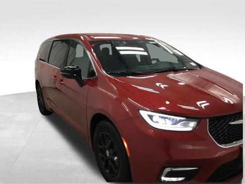 Used 2025 Chrysler Pacifica Select FWD image 4