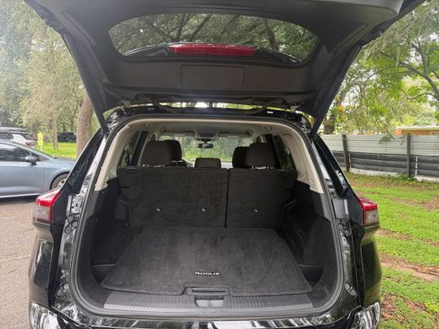 Used 2025 Nissan Rogue SV FWD image 29