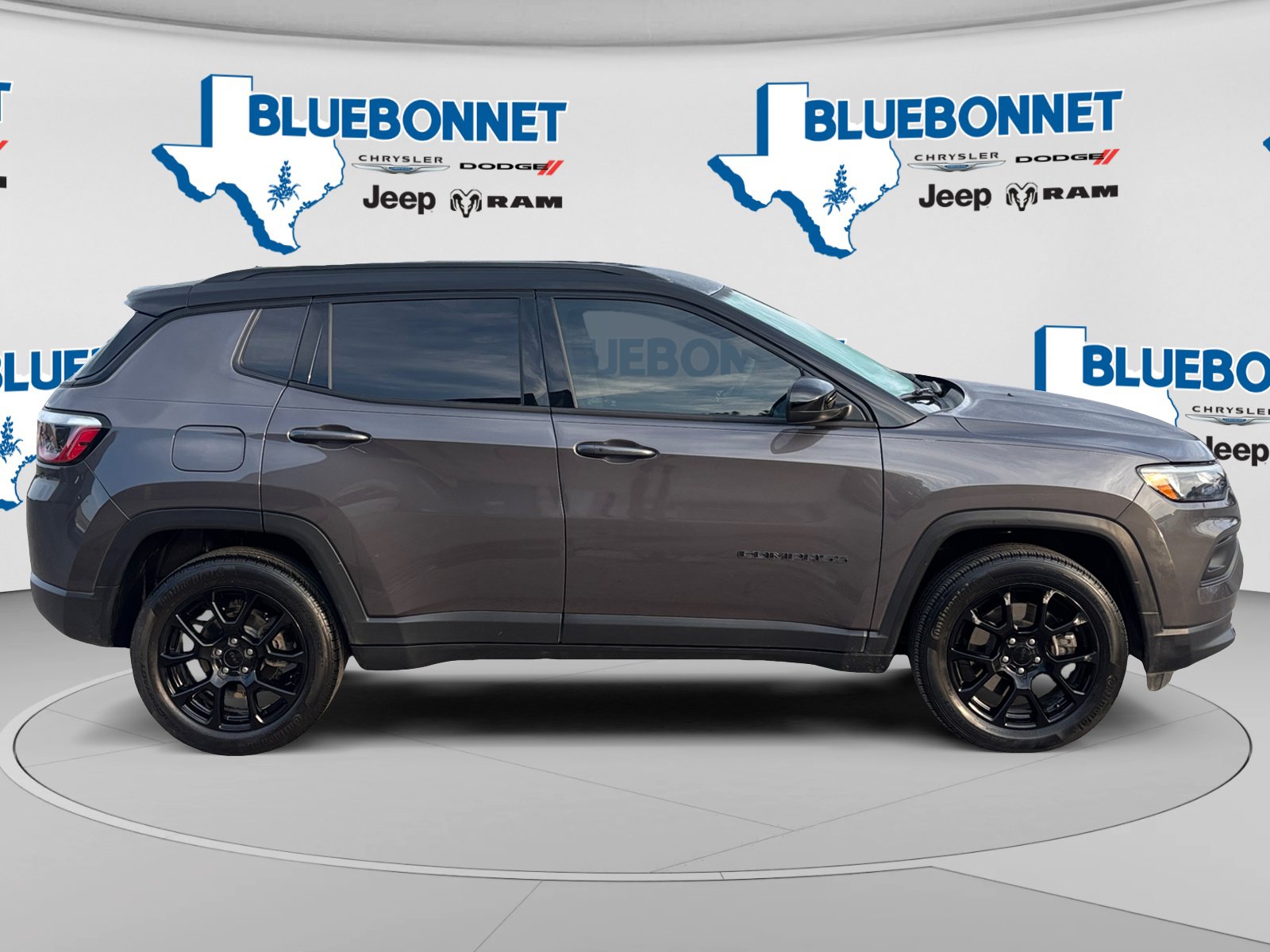 Used 2024 Jeep Compass Latitude w/ Convenience Group AWD/4WD image 4