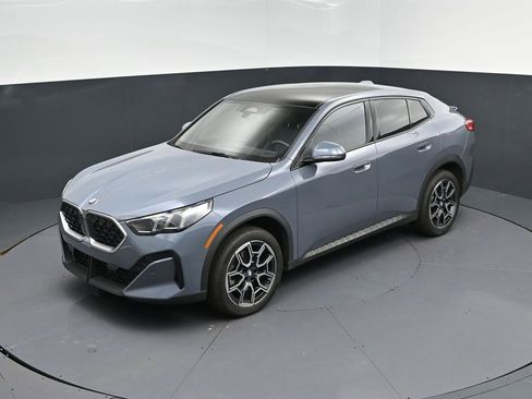 Certified 2025 BMW X2 xDrive28i image 1