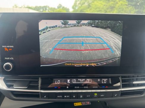 Used 2025 Toyota Sienna XLE w/ XLE Plus Package AWD/4WD image 25