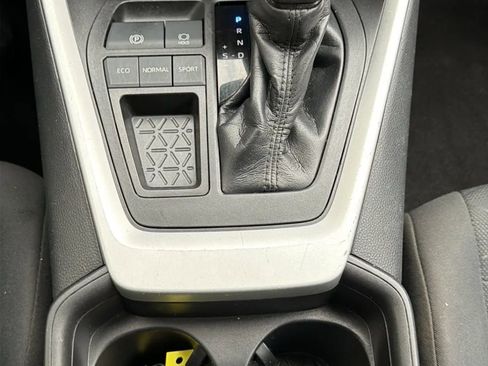 Used 2021 Toyota RAV4 XLE FWD image 20
