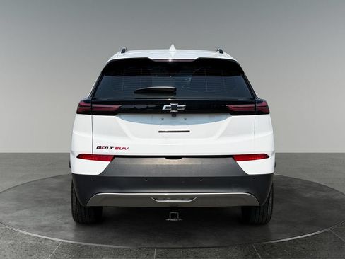 Used 2023 Chevrolet Bolt EUV Premier w/ Sun & Sound Package FWD image 8