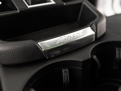 Certified 2025 Porsche Macan image 28