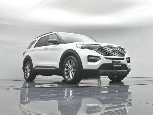 Certified 2021 Ford Explorer XLT w/ Equipment Group 202A RWD image 46