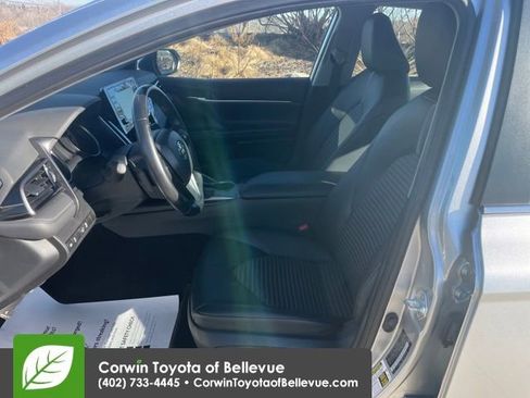 Used 2023 Toyota Camry SE image 9