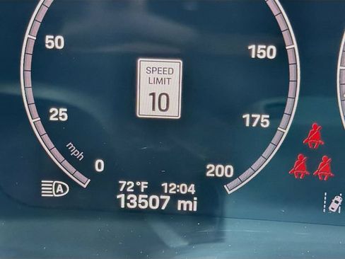 Used 2025 Porsche 911 Carrera RWD image 39