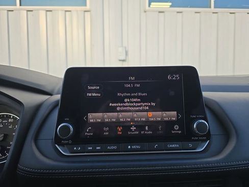 Used 2024 Nissan Rogue SV image 8