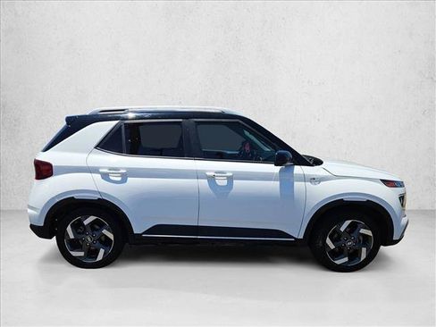 Used 2024 Hyundai Venue Limited FWD image 4