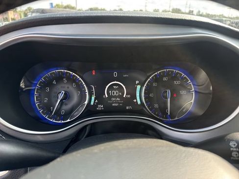 Used 2025 Chrysler Pacifica Limited FWD image 18
