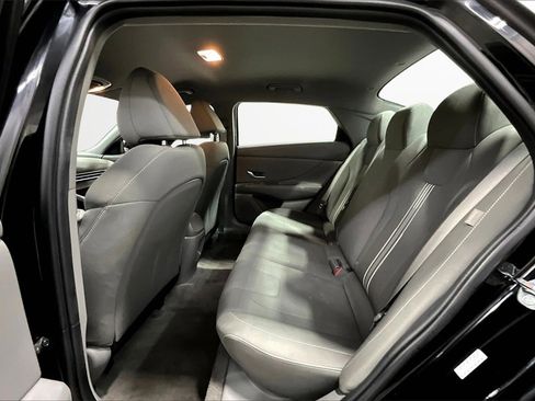 Used 2024 Hyundai Elantra SEL image 22