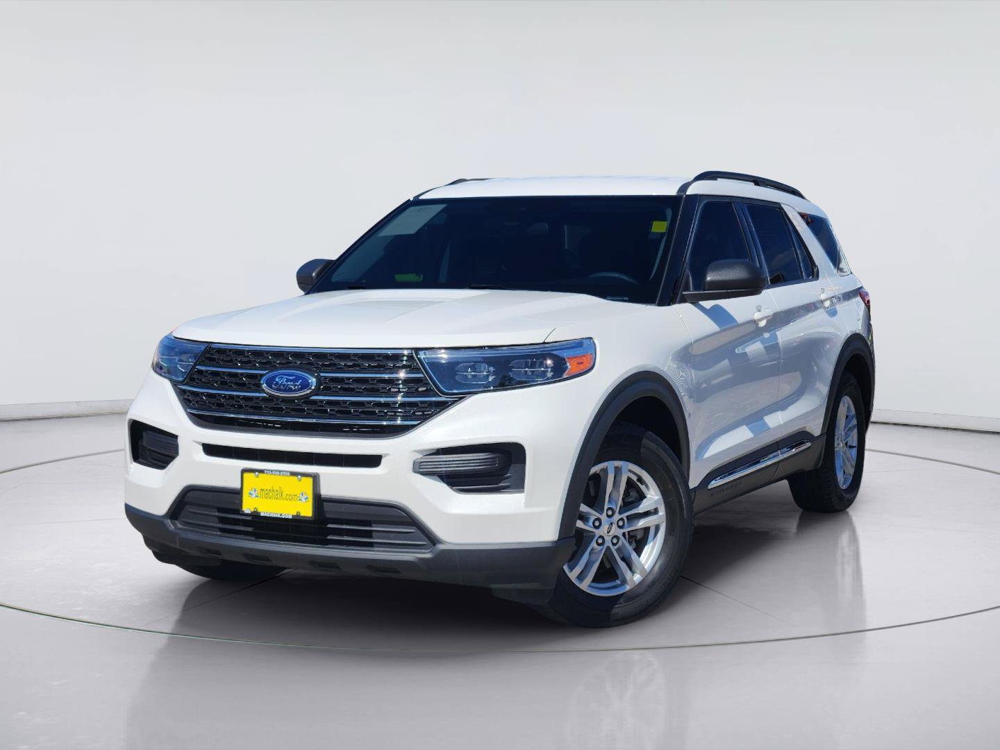 Used 2024 Ford Explorer XLT RWD image 1