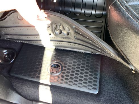 Used 2018 RAM 1500 Laramie image 26