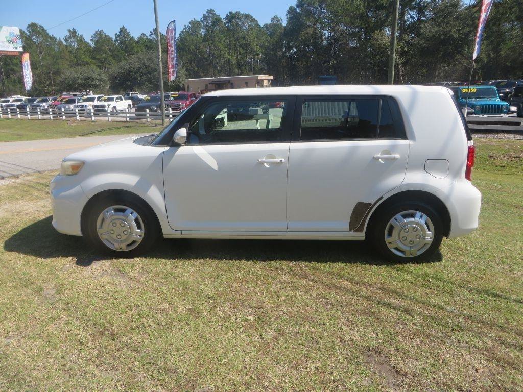 Used 2014 Scion xB FWD image 1