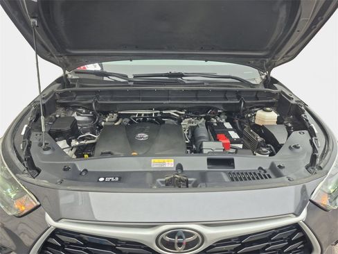 Used 2022 Toyota Highlander XLE image 24