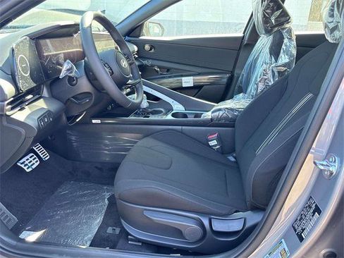 New 2025 Hyundai Elantra SEL image 3