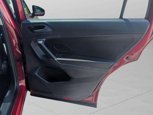 Used 2020 Volkswagen Tiguan SE w/ Panoramic Sunroof Package FWD image 39