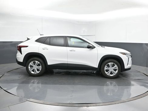 Used 2025 Chevrolet Trax LS image 6