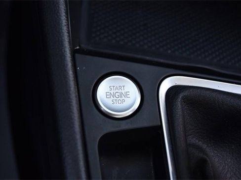 Certified 2024 Volkswagen Jetta SE w/ Panoramic Sunroof Package image 17