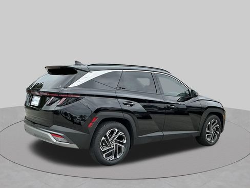 Used 2025 Hyundai Tucson Limited FWD image 18