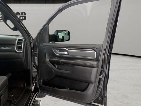 Used 2021 RAM 1500 4x4 Crew Cab image 18