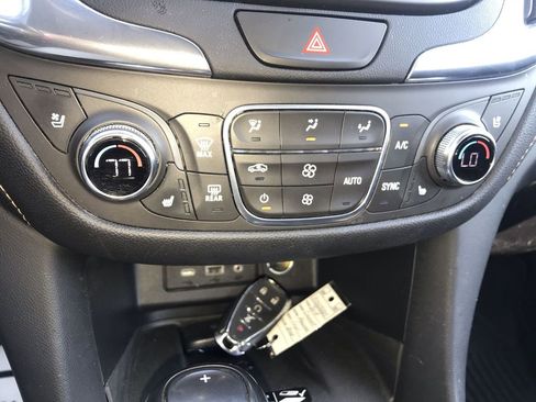 Used 2019 Chevrolet Equinox Premier image 18