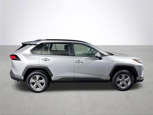 Used 2022 Toyota RAV4 XLE image 5