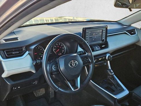 Used 2021 Toyota RAV4 XLE Premium image 10