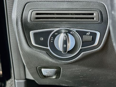 Used 2022 Mercedes-Benz GLC 300 4MATIC w/ Multimedia Package Lite image 17