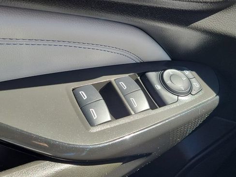 Used 2024 Chevrolet Trax LT FWD image 16
