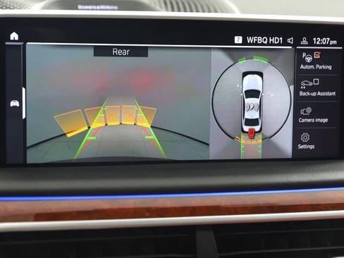 Used 2022 BMW ALPINA B7 xDrive w/ Luxury Rear Seating Package image 10