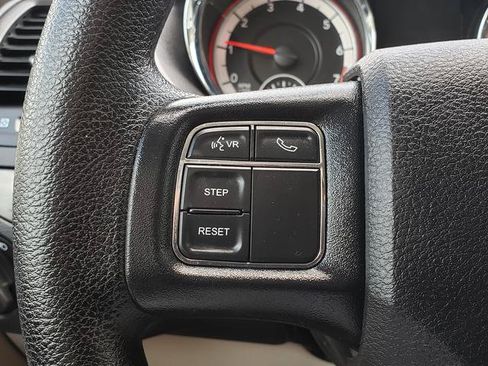 Used 2018 Dodge Grand Caravan SE w/ UConnect Hands-Free Group FWD image 18