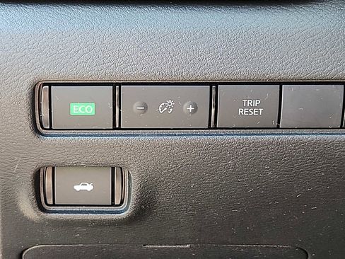Used 2024 Nissan Sentra SV FWD image 24
