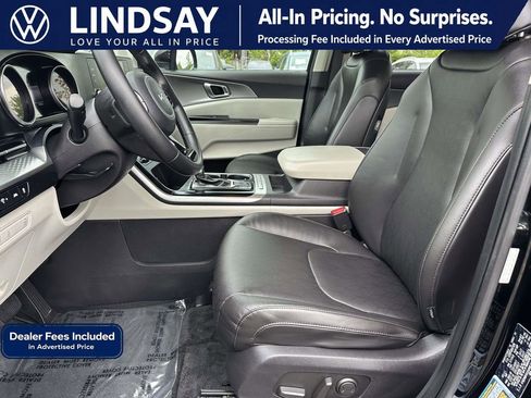 Used 2022 Kia Carnival LX FWD image 11