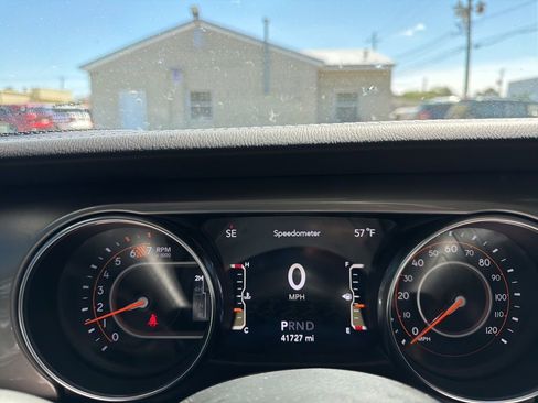 Used 2020 Jeep Wrangler Unlimited Sahara image 10