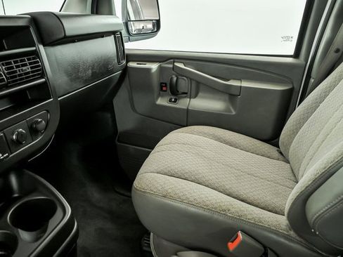 Used 2018 Chevrolet Express 3500 LT w/ LT Preferred Equipment Group image 20