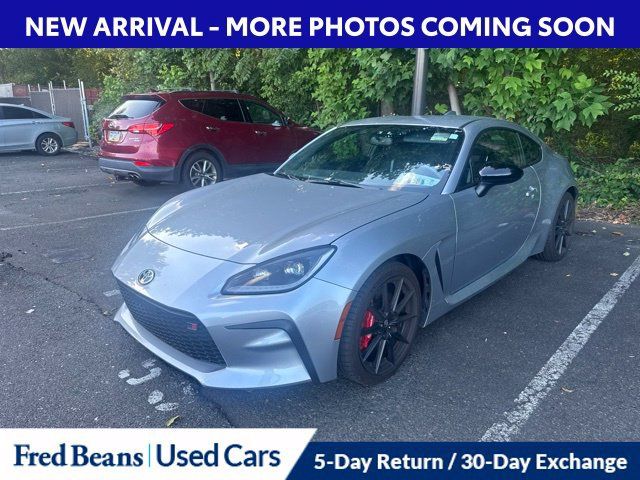 Used 2025 Toyota GR86 Premium w/ Performance Package RWD image 2