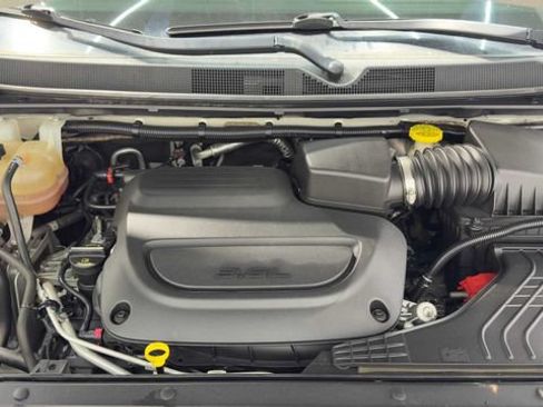 Used 2020 Chrysler Pacifica Touring w/ S Appearance Package FWD image 38