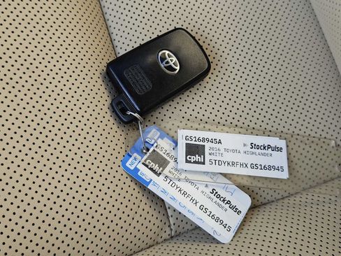 Used 2016 Toyota Highlander Limited FWD image 36