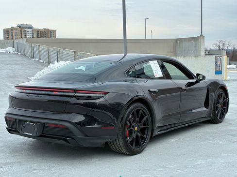 Used 2023 Porsche Taycan GTS image 9