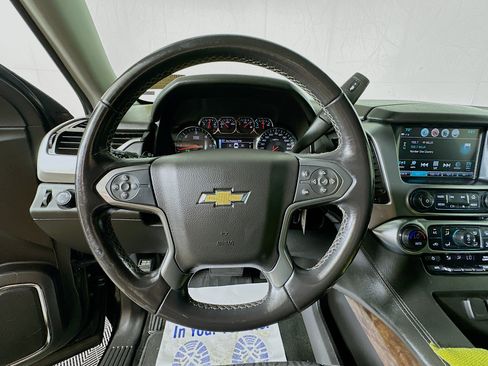 Used 2018 Chevrolet Suburban LS RWD image 11