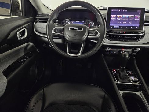 Used 2022 Jeep Compass Latitude image 8