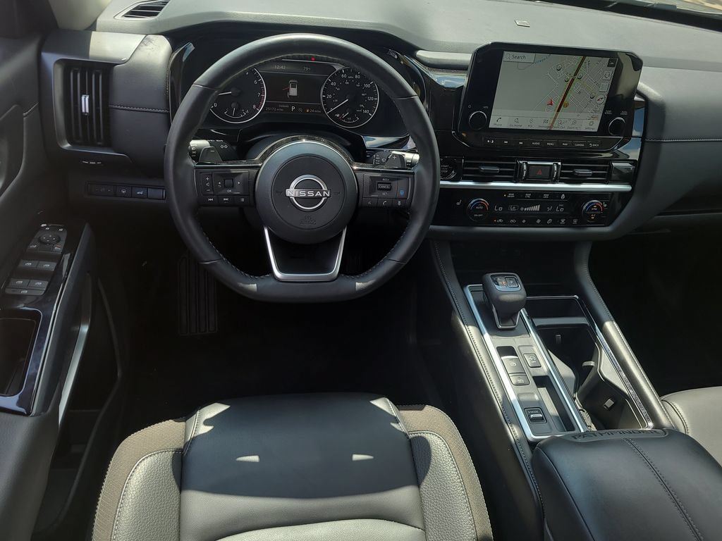 Certified 2025 Nissan Pathfinder SL FWD image 14