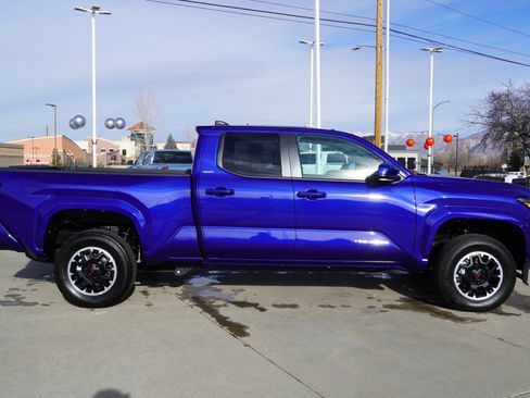 Certified 2025 Toyota Tacoma SR5 image 9