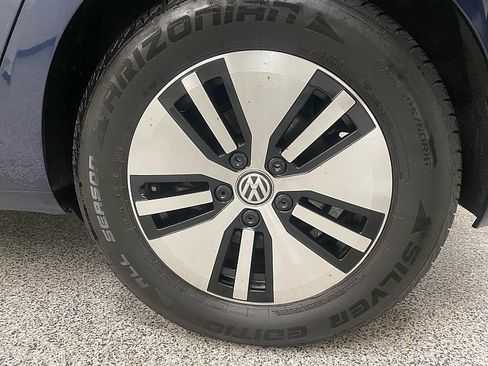 Used 2016 Volkswagen e-Golf SE w/ DC Fast Charging Package image 24