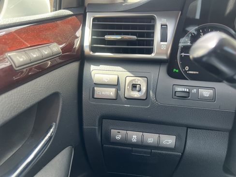 Used 2013 Lexus LX 570 4WD w/ Luxury Pkg image 20