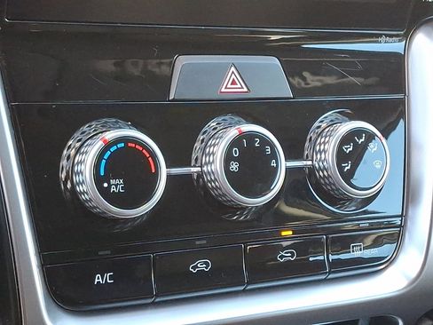 Used 2023 Kia Sorento LX image 16